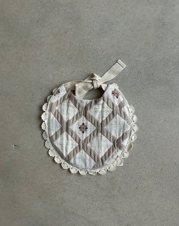 Joan Bib Nostalgia One Size/ Sample