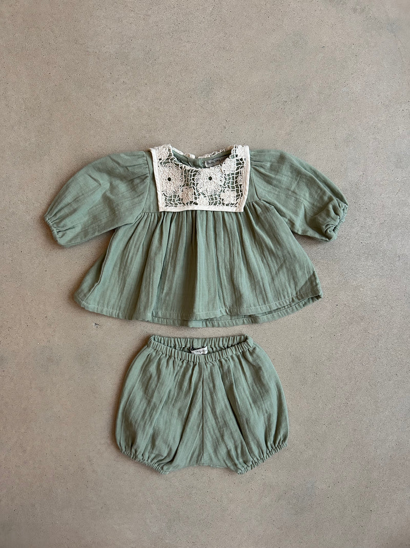 Iris Set Forest Lace 3 Months/ Sample